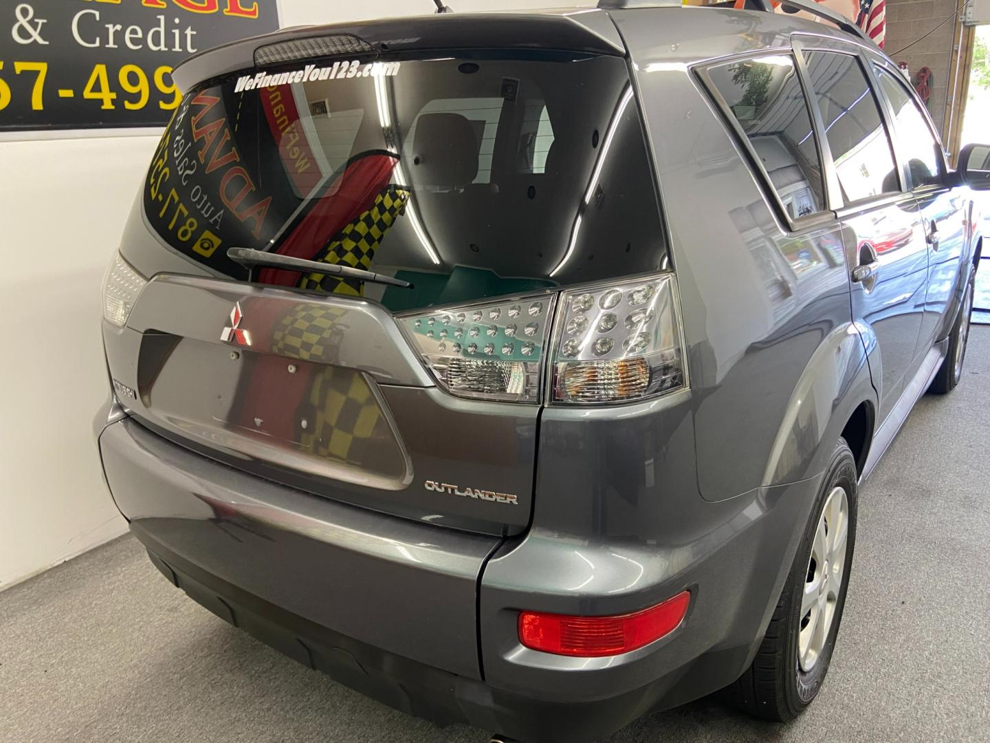 2012 GREY Mitsubishi Outlander ES 2WD (JA4AS2AW9CU) with an 2.4L L4 DOHC 16V engine, Continuously Variable Transmission transmission, located at 533 S West End Blvd., Quakertown, PA, 18951, (877) 257-4995, 40.343994, -75.303604 - Photo#2