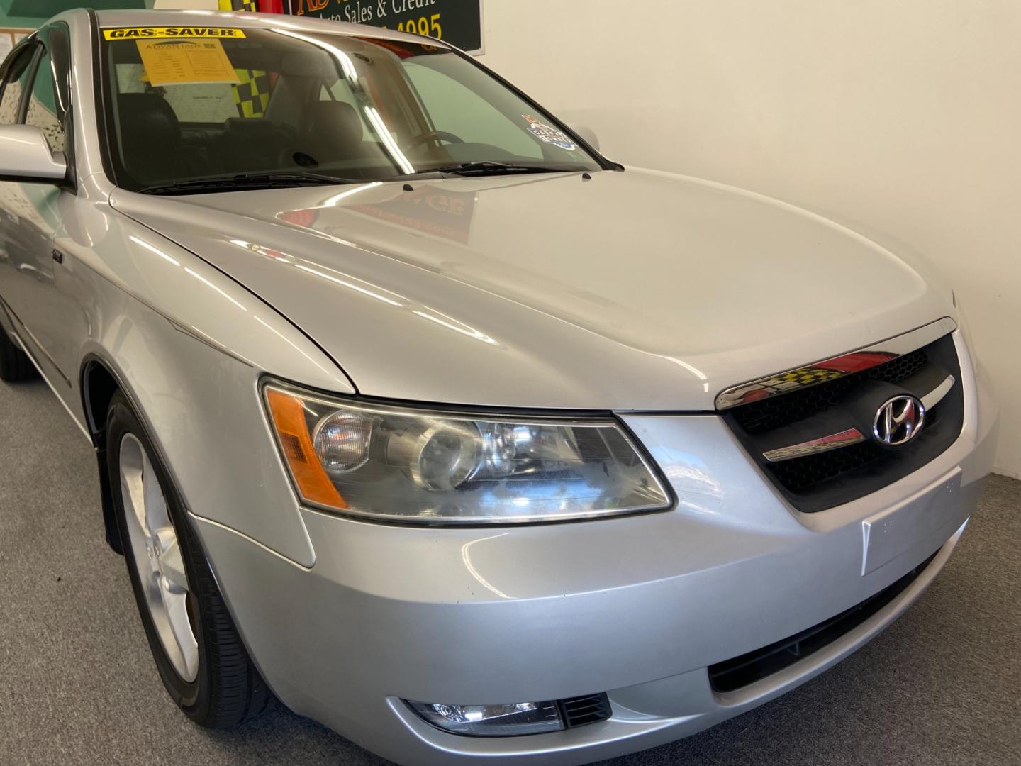 2007 SILVER Hyundai Sonata LTD XM (5NPEU46F17H) with an 3.3L V6 DOHC 24V engine, 5-Speed Automatic Overdrive transmission, located at 533 S West End Blvd., Quakertown, PA, 18951, (877) 257-4995, 40.343994, -75.303604 - Photo#1