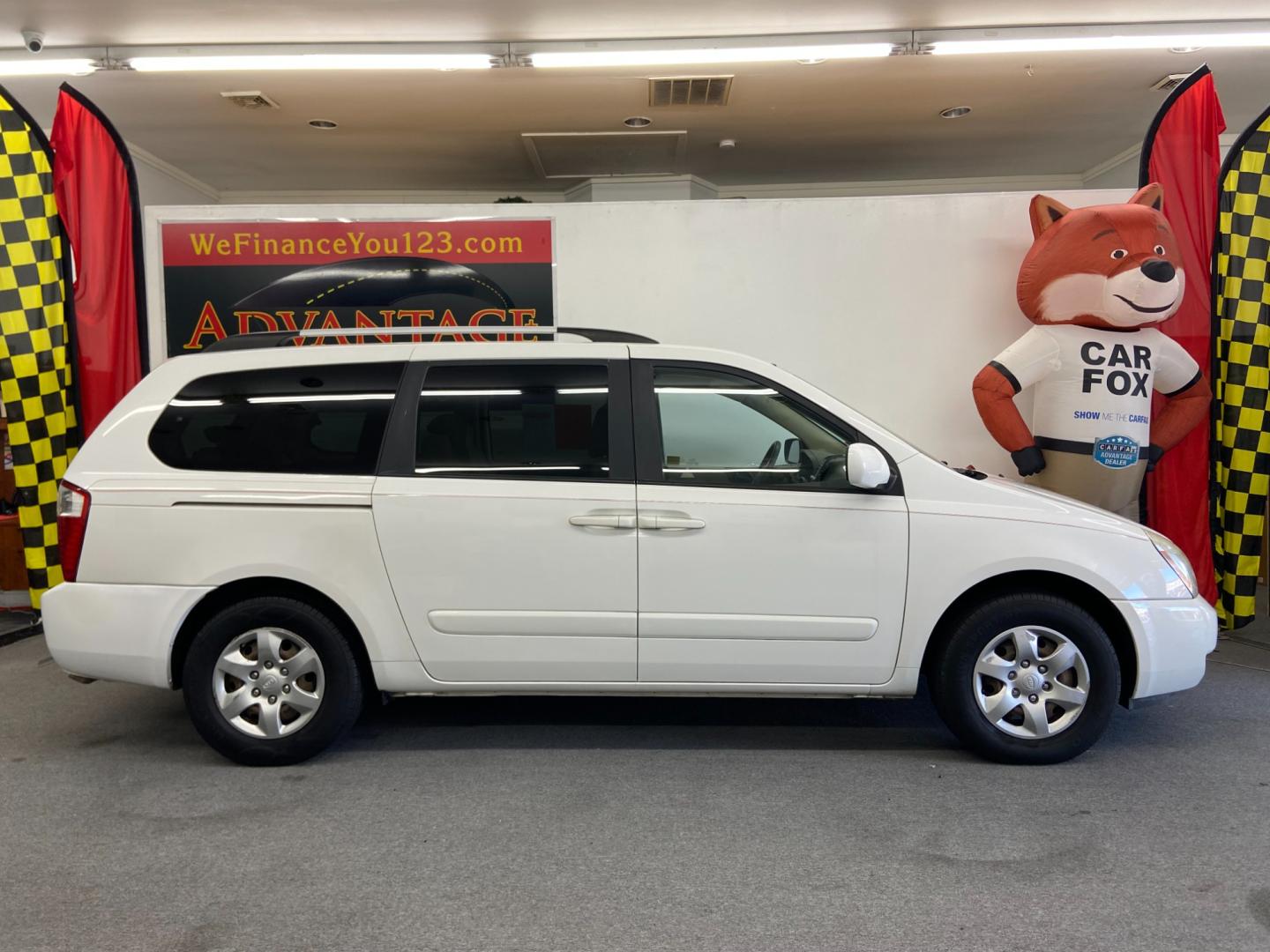 2009 WHITE Kia Sedona EX LWB (KNDMB233796) with an 3.8L V6 DOHC 24V engine, 5-Speed Automatic transmission, located at 533 S West End Blvd., Quakertown, PA, 18951, (877) 257-4995, 40.343994, -75.303604 - INCLUDED IN THE SALE PRICE OF EVERY VEHICLE: 48 Hour Money Back Guarantee 6 Month - 6,000 Mile Warranty Brand New PA State Inspection & Emission $10 Oil Changes for the Life of the Loan Complete CARFAX - Photo#0