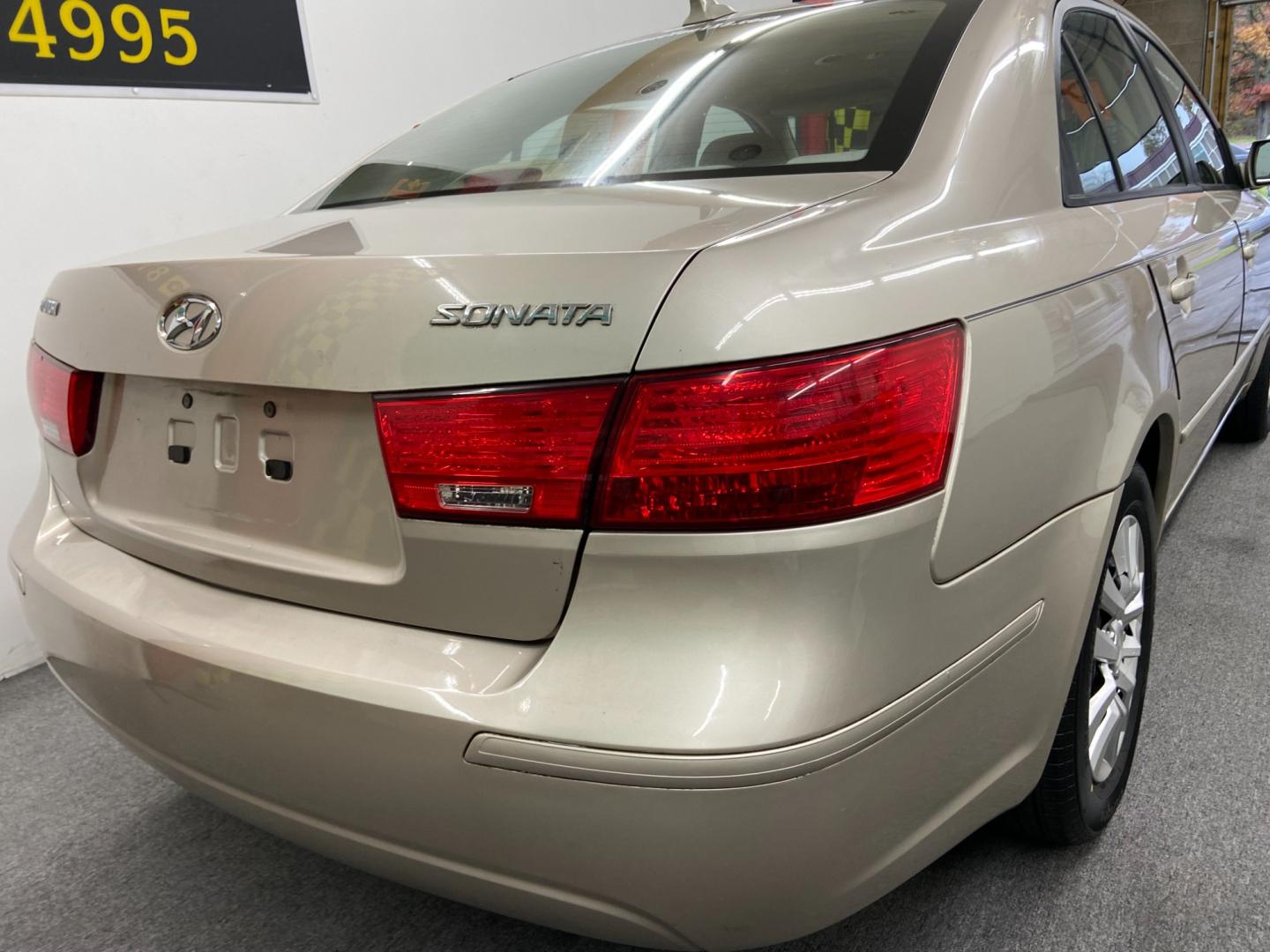 2009 TAN Hyundai Sonata GLS (5NPET46C09H) with an 2.4L L4 DOHC 16V engine, located at 533 S West End Blvd., Quakertown, PA, 18951, (877) 257-4995, 40.343994, -75.303604 - Photo#2