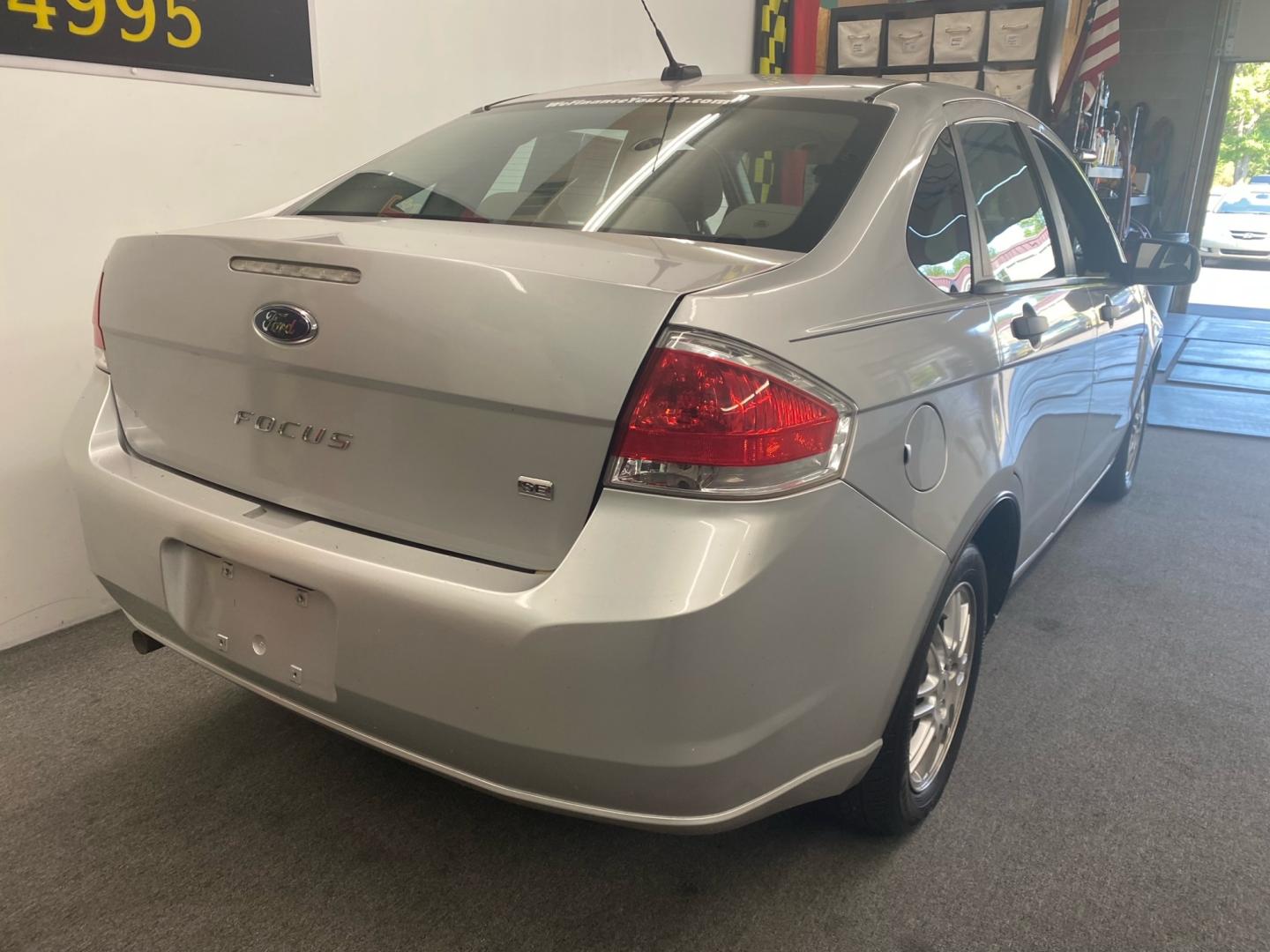 2010 SILVER Ford Focus (1FAHP3FN5AW) , AUTOMATIC transmission, located at 533 S West End Blvd., Quakertown, PA, 18951, (877) 257-4995, 40.343994, -75.303604 - INCLUDED IN THE SALE PRICE OF EVERY VEHICLE: 48 Hour Money Back Guarantee 6 Month - 6,000 Mile Warranty Brand New PA State Inspection & Emission $10 Oil Changes for the Life of the Loan Complete CARFAX - Photo#3