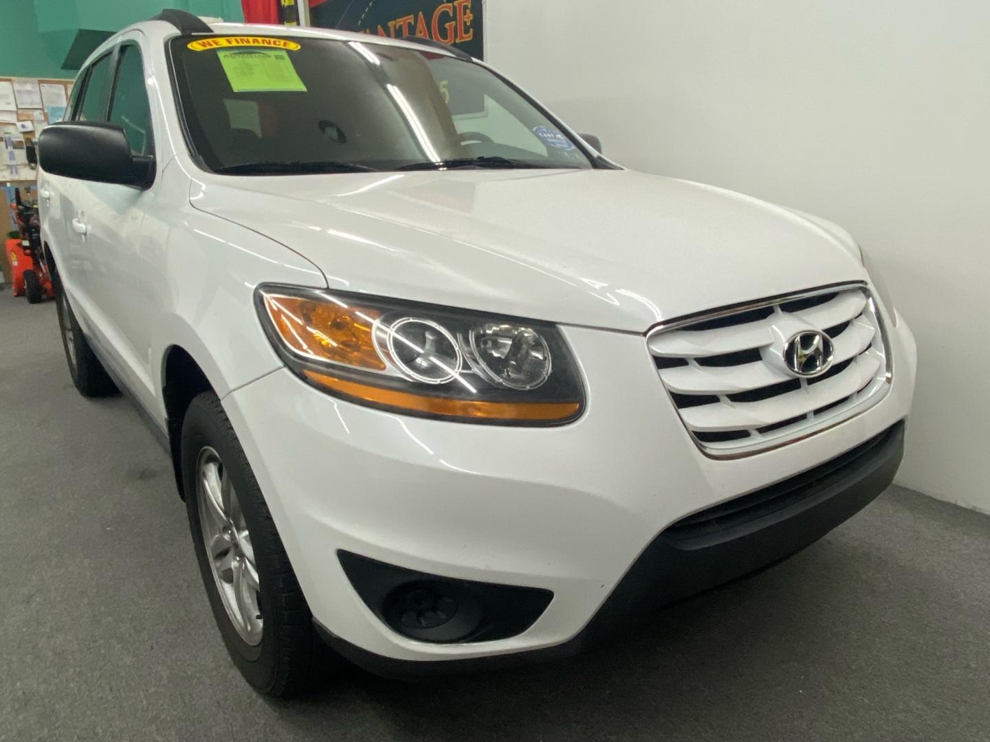 2011 White /Tan Hyundai Santa Fe (5XYZGDAG4BG) , located at 533 S West End Blvd., Quakertown, PA, 18951, (877) 257-4995, 40.343994, -75.303604 - Photo#2