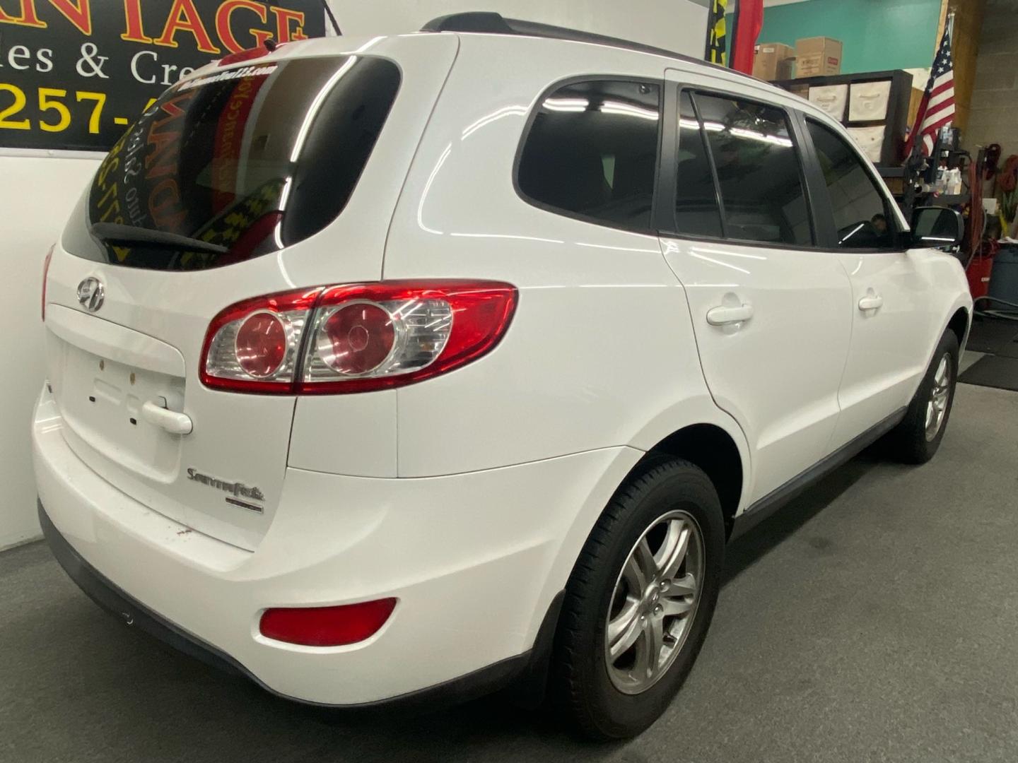 2011 White /Tan Hyundai Santa Fe (5XYZGDAG4BG) , located at 533 S West End Blvd., Quakertown, PA, 18951, (877) 257-4995, 40.343994, -75.303604 - Photo#3