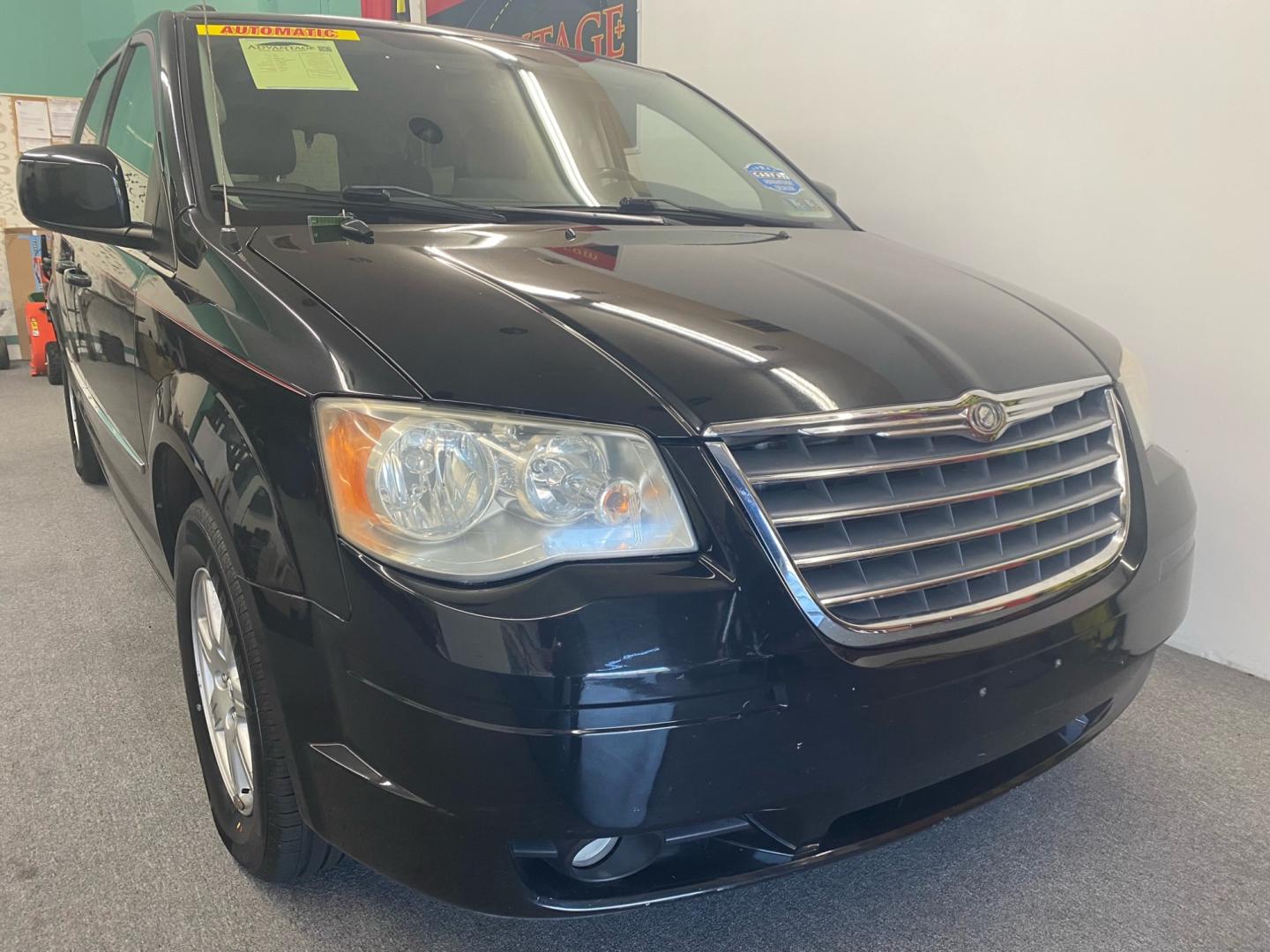 2010 BLACK /Tan Chrysler Town & Country (2A4RR8DXXAR) , located at 533 S West End Blvd., Quakertown, PA, 18951, (877) 257-4995, 40.343994, -75.303604 - Photo#2