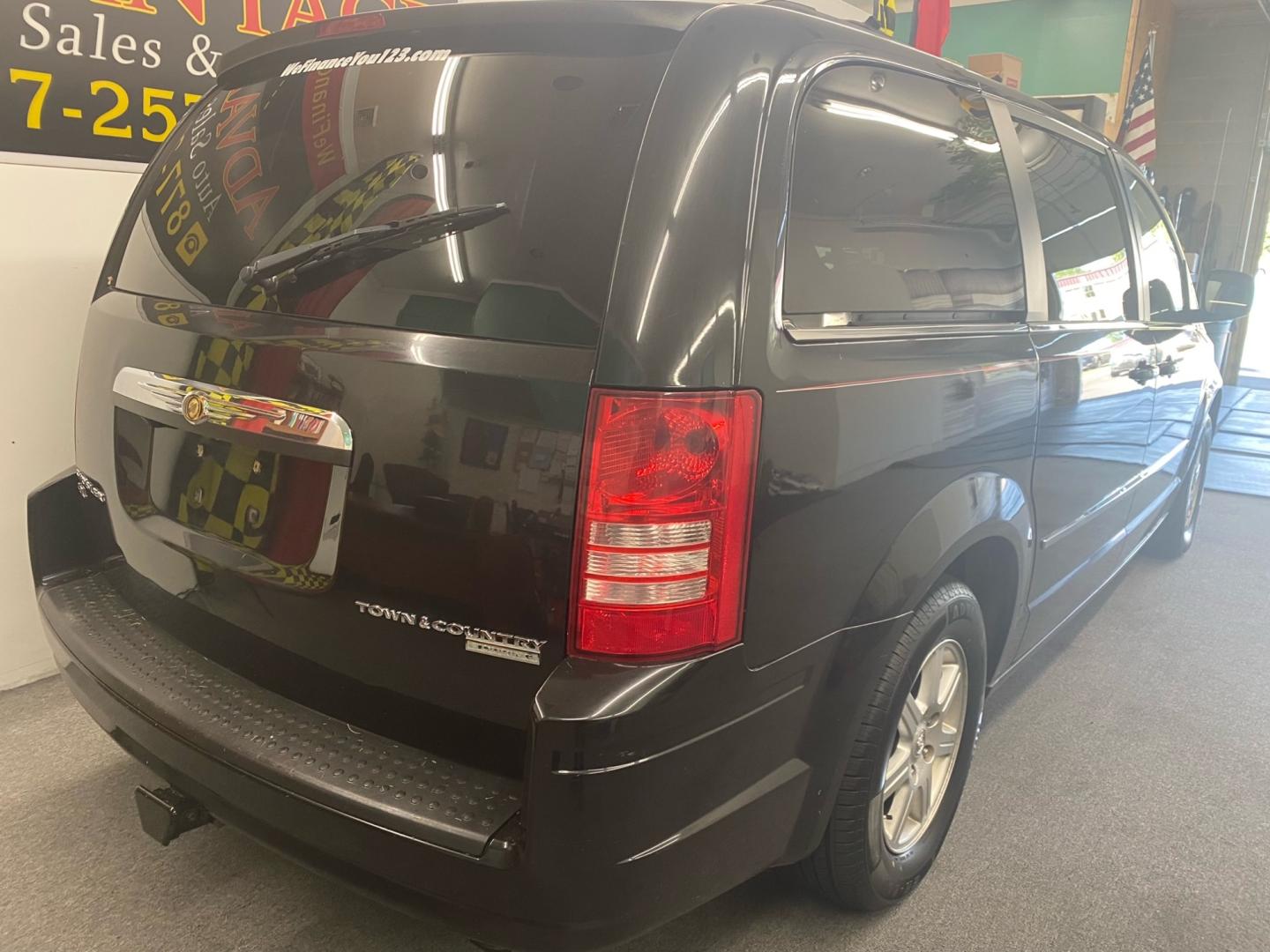 2010 BLACK /Tan Chrysler Town & Country (2A4RR8DXXAR) , located at 533 S West End Blvd., Quakertown, PA, 18951, (877) 257-4995, 40.343994, -75.303604 - Photo#3