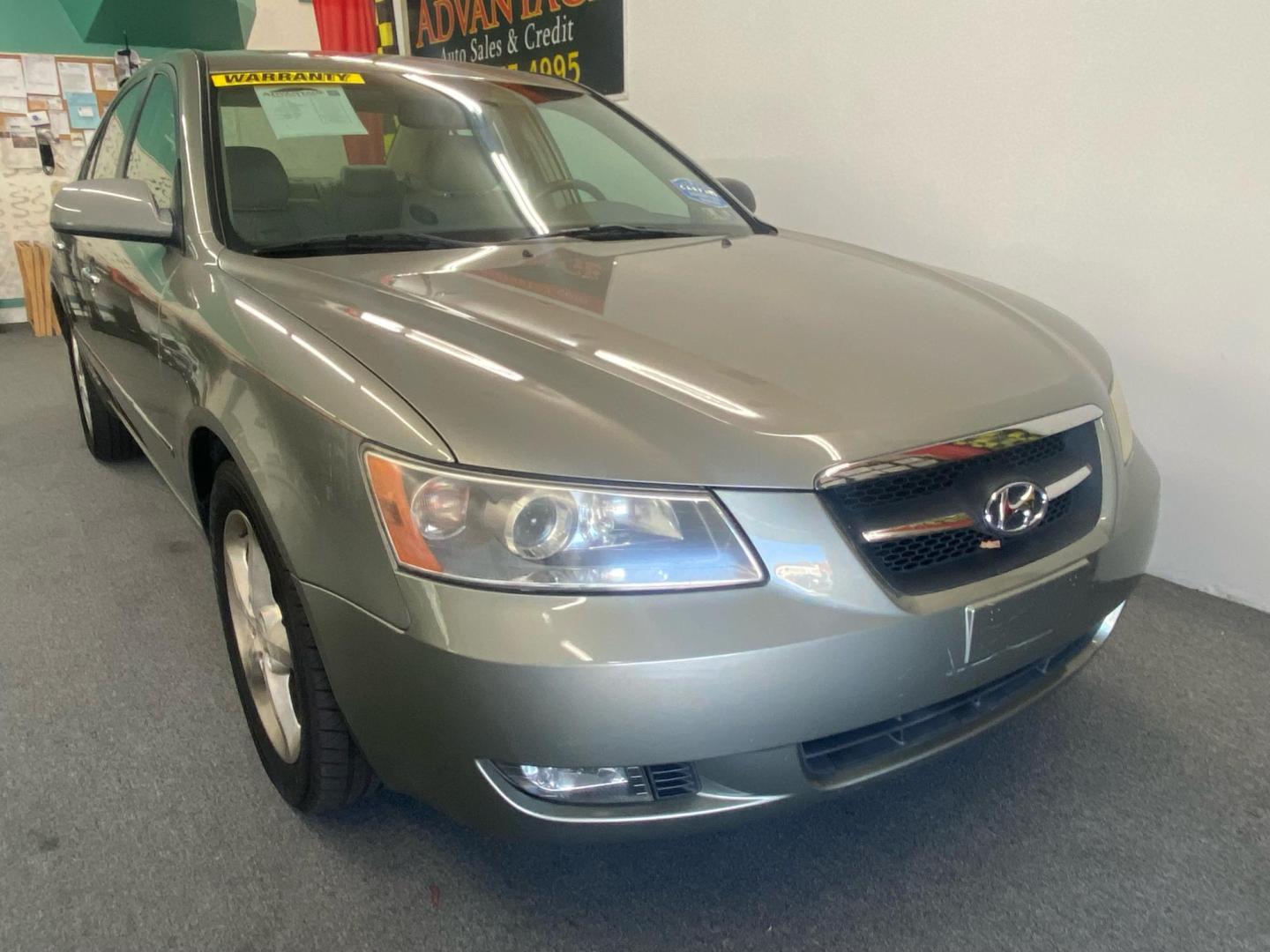 2008 Green /tan Hyundai Sonata Limited (5NPEU46C48H) with an 2.4L L4 DOHC 16V engine, 4-Speed Automatic Overdrive transmission, located at 533 S West End Blvd., Quakertown, PA, 18951, (877) 257-4995, 40.343994, -75.303604 - INCLUDED IN THE SALE PRICE OF EVERY VEHICLE: 48 Hour Money Back Guarantee 6 Month - 6,000 Mile Warranty Brand New PA State Inspection & Emission $10 Oil Changes for the Life of the Loan Complete CARFAX - Photo#2