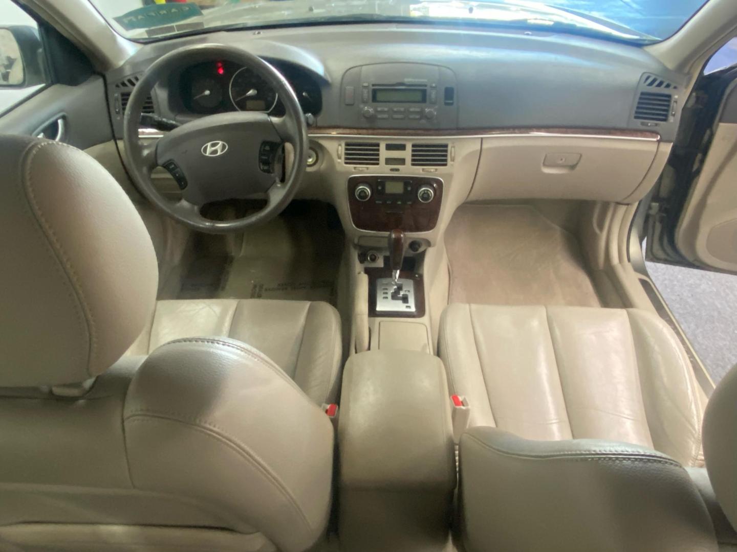 2008 Green /tan Hyundai Sonata Limited (5NPEU46C48H) with an 2.4L L4 DOHC 16V engine, 4-Speed Automatic Overdrive transmission, located at 533 S West End Blvd., Quakertown, PA, 18951, (877) 257-4995, 40.343994, -75.303604 - INCLUDED IN THE SALE PRICE OF EVERY VEHICLE: 48 Hour Money Back Guarantee 6 Month - 6,000 Mile Warranty Brand New PA State Inspection & Emission $10 Oil Changes for the Life of the Loan Complete CARFAX - Photo#5