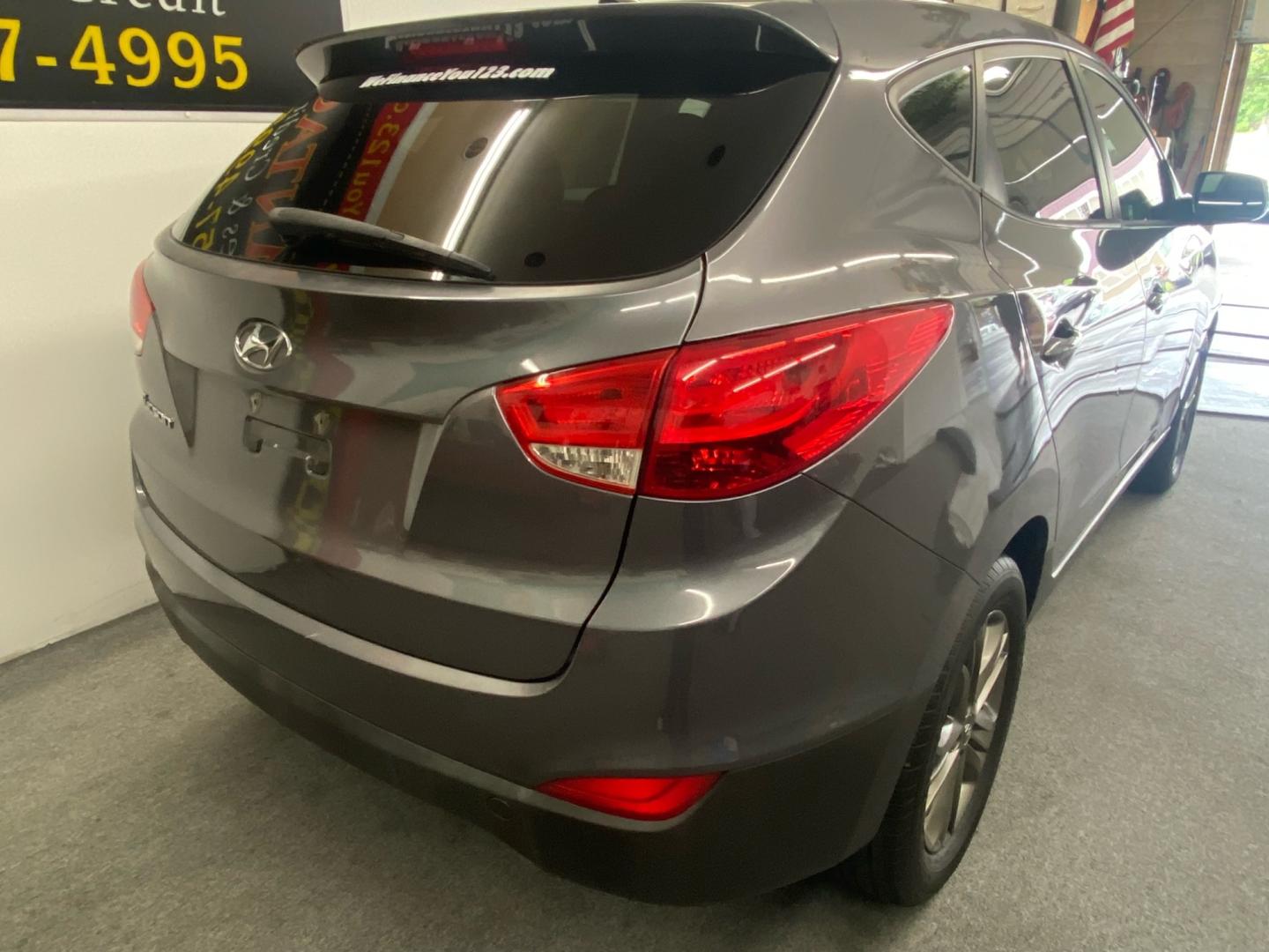 2015 BLACK /GRAY Hyundai Tucson SE FWD (KM8JT3AF5FU) with an 2.0L L4 DOHC 16V engine, 6-Speed Automatic transmission, located at 533 S West End Blvd., Quakertown, PA, 18951, (877) 257-4995, 40.343994, -75.303604 - Photo#3