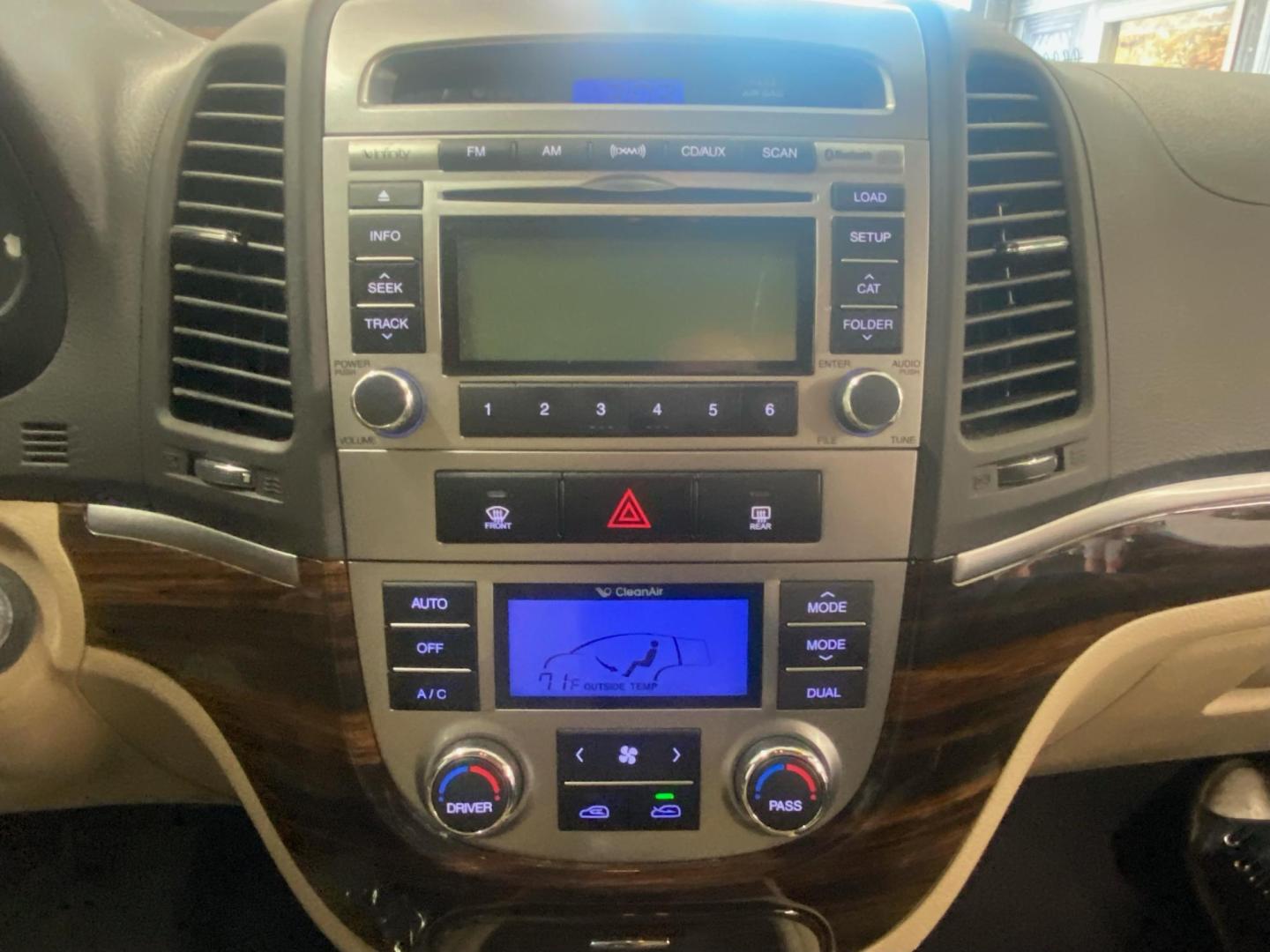 2012 BLUE /Tan Hyundai Santa Fe Limited 3.5 4WD (5XYZKDAG3CG) with an 3.5L V6 DOHC 24V engine, 6-Speed Automatic transmission, located at 533 S West End Blvd., Quakertown, PA, 18951, (877) 257-4995, 40.343994, -75.303604 - Photo#7