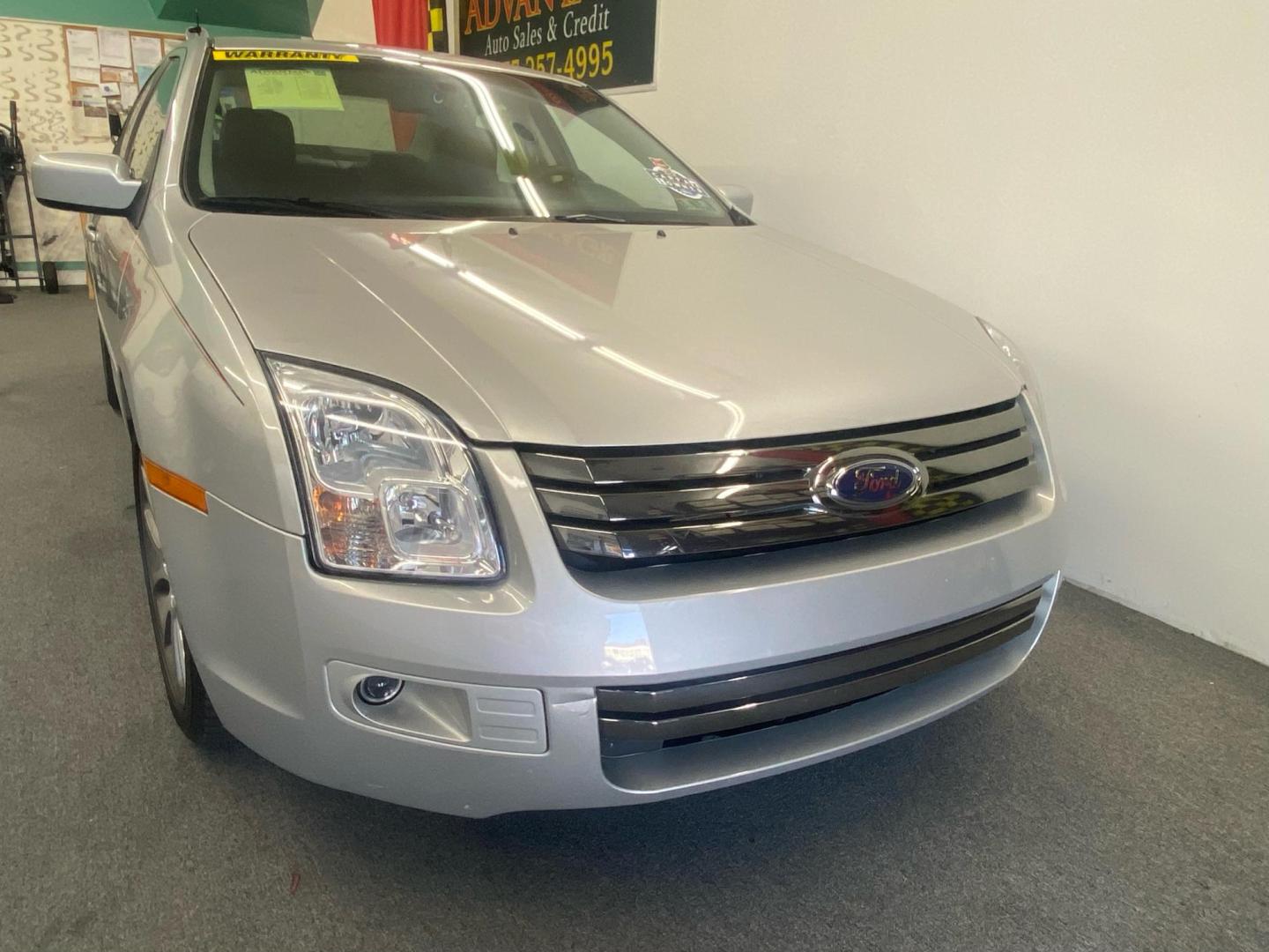 2009 SILVER /BLACK Ford Fusion I4 SEL (3FAHP08Z09R) with an 2.3L L4 DOHC 16V engine, located at 533 S West End Blvd., Quakertown, PA, 18951, (877) 257-4995, 40.343994, -75.303604 - INCLUDED IN THE SALE PRICE OF EVERY VEHICLE: 48 Hour Money Back Guarantee 6 Month - 6,000 Mile Warranty Brand New PA State Inspection & Emission $10 Oil Changes for the Life of the Loan Complete CARFAX - Photo#3