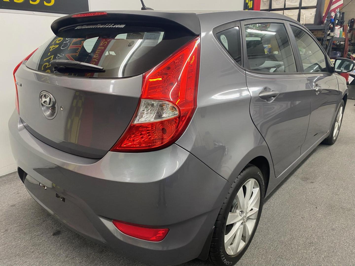 2013 GRAY /BLACK Hyundai Accent SE 5-Door (KMHCU5AE7DU) with an 1.6L L4 DOHC 16V engine, located at 533 S West End Blvd., Quakertown, PA, 18951, (877) 257-4995, 40.343994, -75.303604 - INCLUDED IN THE SALE PRICE OF EVERY VEHICLE: 48 Hour Money Back Guarantee 6 Month - 6,000 Mile Warranty Brand New PA State Inspection & Emission $10 Oil Changes for the Life of the Loan Complete CARFAX - Photo#3