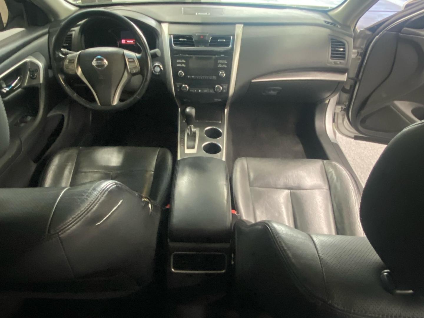 2013 SILVER /Black Nissan Altima 2.5 S (1N4AL3AP4DC) with an 2.5L L4 DOHC 16V engine, located at 533 S West End Blvd., Quakertown, PA, 18951, (877) 257-4995, 40.343994, -75.303604 - INCLUDED IN THE SALE PRICE OF EVERY VEHICLE: 48 Hour Money Back Guarantee 6 Month - 6,000 Mile Warranty Brand New PA State Inspection & Emission $10 Oil Changes for the Life of the Loan Complete CARFAX - Photo#6