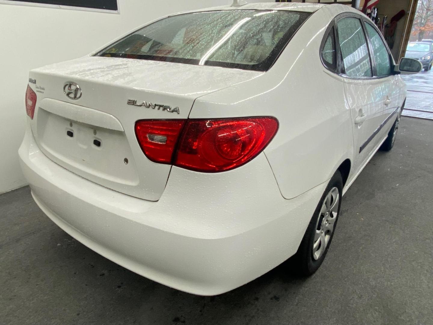 2009 White /Tan Hyundai Elantra GLS (KMHDU46D09U) with an 2.0L L4 DOHC 16V engine, located at 533 S West End Blvd., Quakertown, PA, 18951, (877) 257-4995, 40.343994, -75.303604 - Photo#3