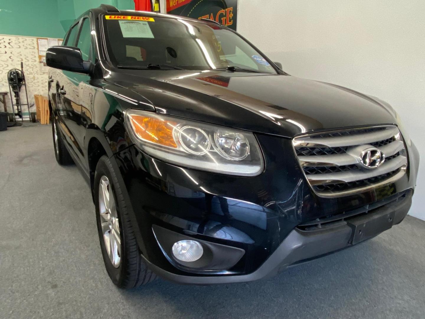 2012 BLACK /BLACK Hyundai Santa Fe Limited 3.5 4WD (5XYZKDAG9CG) with an 3.5L V6 DOHC 24V engine, 6-Speed Automatic transmission, located at 533 S West End Blvd., Quakertown, PA, 18951, (877) 257-4995, 40.343994, -75.303604 - INCLUDED IN THE SALE PRICE OF EVERY VEHICLE: 48 Hour Money Back Guarantee 6 Month - 6,000 Mile Warranty Brand New PA State Inspection & Emission $10 Oil Changes for the Life of the Loan Complete CARFAX - Photo#2