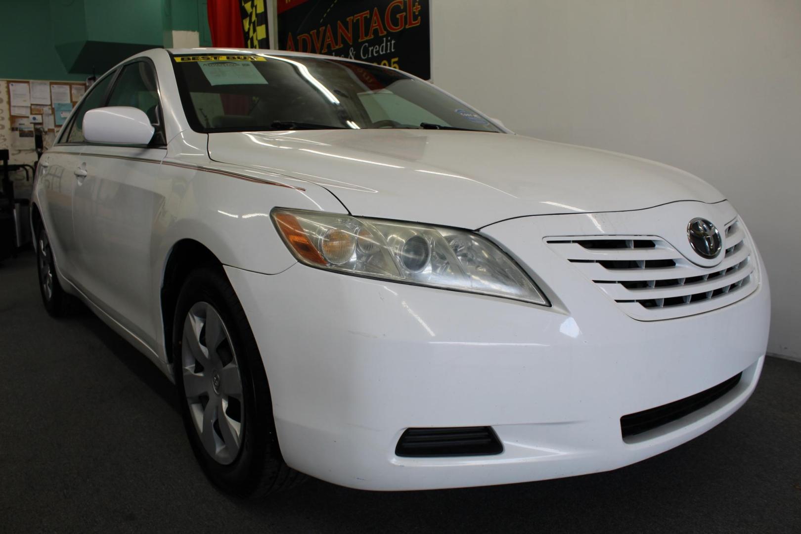 2007 WHITE /Tan Toyota Camry CE 5-Spd AT (4T1BE46K57U) with an 2.4L L4 DOHC 16V engine, 5-Speed Automatic Overdrive transmission, located at 533 S West End Blvd., Quakertown, PA, 18951, (877) 257-4995, 40.343994, -75.303604 - INCLUDED IN THE SALE PRICE OF EVERY VEHICLE: 48 Hour Money Back Guarantee 6 Month - 6,000 Mile Warranty Brand New PA State Inspection & Emission $10 Oil Changes for the Life of the Loan Complete CARFAX - Photo#2