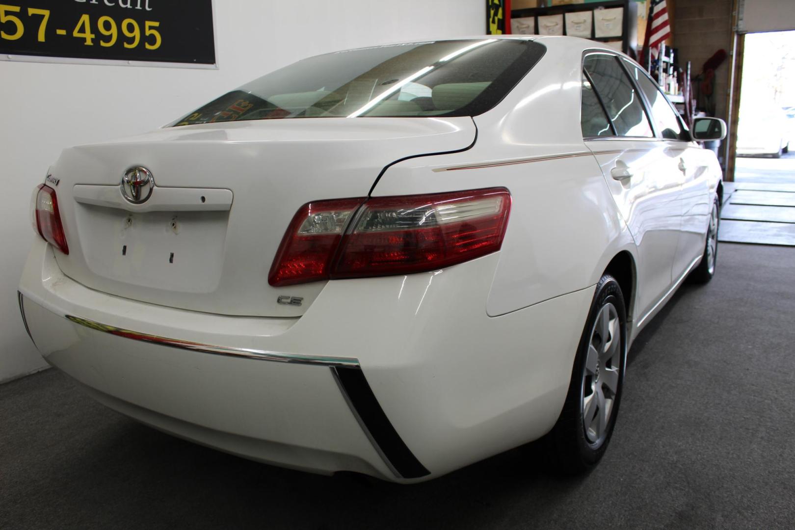 2007 WHITE /Tan Toyota Camry CE 5-Spd AT (4T1BE46K57U) with an 2.4L L4 DOHC 16V engine, 5-Speed Automatic Overdrive transmission, located at 533 S West End Blvd., Quakertown, PA, 18951, (877) 257-4995, 40.343994, -75.303604 - INCLUDED IN THE SALE PRICE OF EVERY VEHICLE: 48 Hour Money Back Guarantee 6 Month - 6,000 Mile Warranty Brand New PA State Inspection & Emission $10 Oil Changes for the Life of the Loan Complete CARFAX - Photo#3