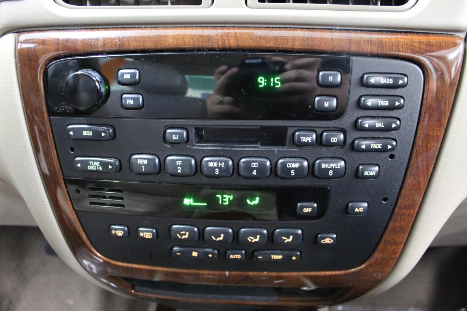 2005 /Tan Ford Taurus SEL (1FAHP56S85A) with an 3.0L V6 DOHC 24V engine, 4-Speed Automatic Overdrive transmission, located at 533 S West End Blvd., Quakertown, PA, 18951, (877) 257-4995, 40.343994, -75.303604 - INCLUDED IN THE SALE PRICE OF EVERY VEHICLE: 48 Hour Money Back Guarantee 6 Month - 6,000 Mile Warranty Brand New PA State Inspection & Emission $10 Oil Changes for the Life of the Loan Complete CARFAX - Photo#7